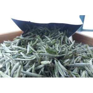 20000多次采摘才能制成500g的白毫